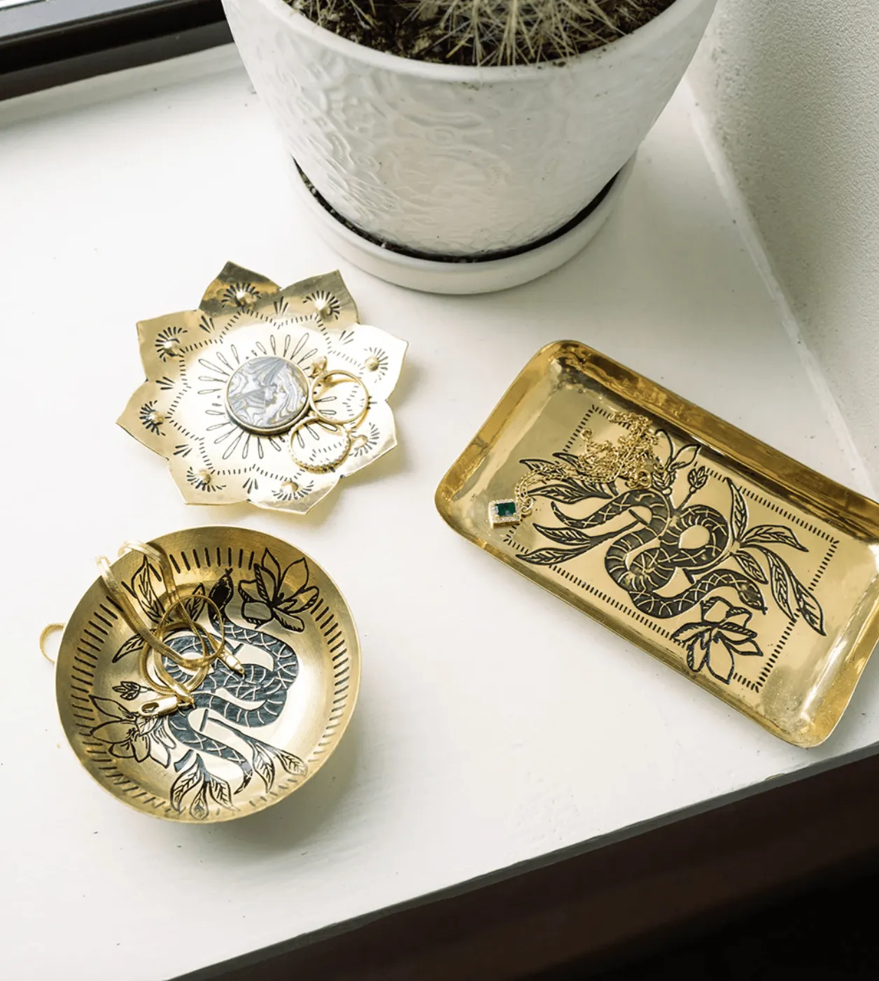 Saanp Etched Brass Catchall Tray